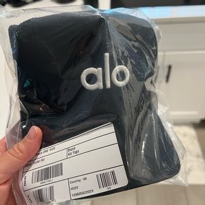 ALO yoga district trucker hat